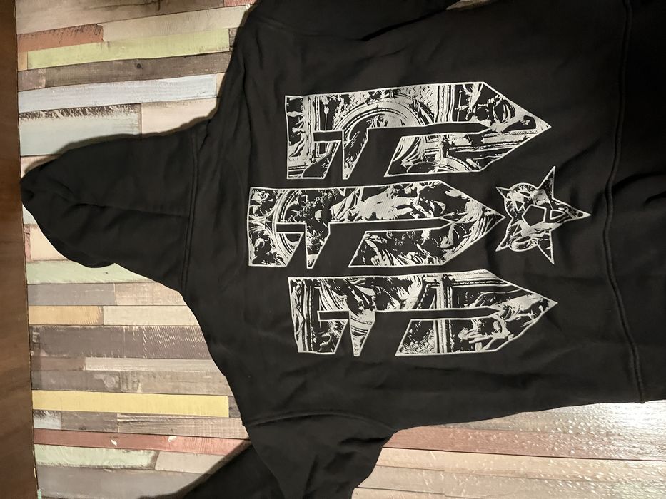 Thesinners тениски и худита