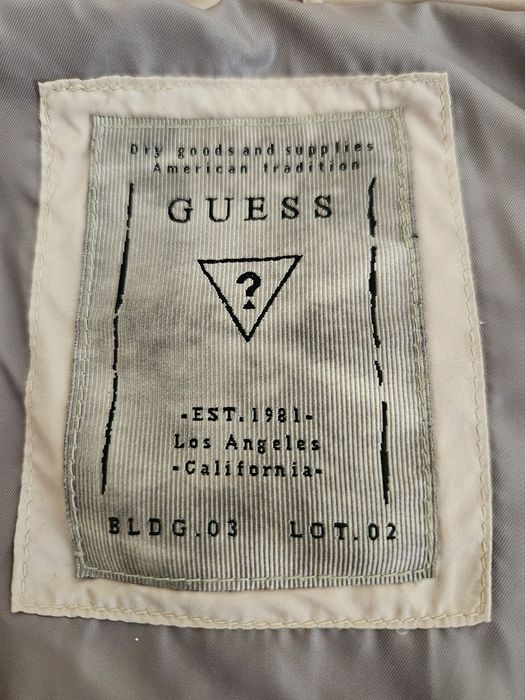 Яке  бежово Guess