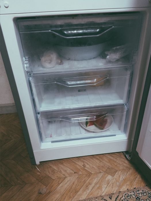 Холодильник indesit