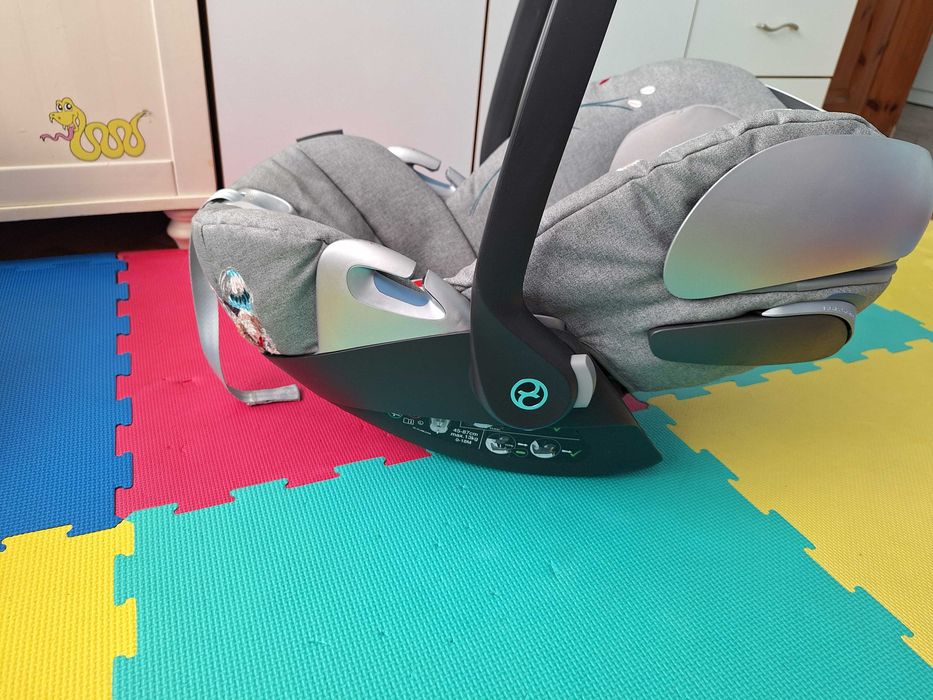 Столче за кола и база Cybex Cloud Z