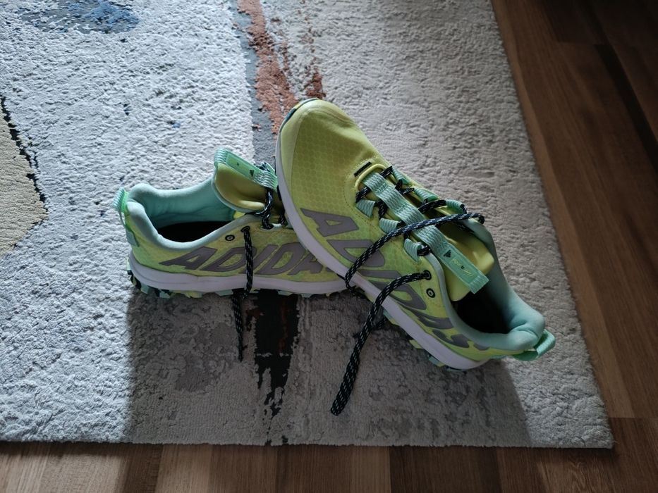 Vând Adidasi Alergare