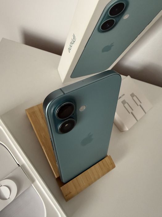 iPhone 16, 128Gb, Bat 88%, la cutie