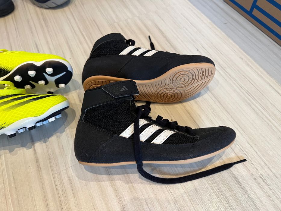 Обувки за футбол, бутонки и борцовки