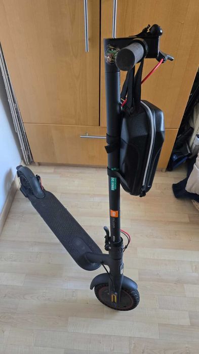 Trotineta electrica Xiaomi Mi Electric Scooter Pro 2, putere motor 300 W, autonomie max. 45 Km, viteza maxima 25 Km/h, Negru