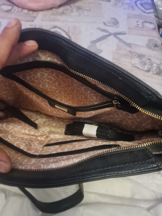 Geantă marca Guess nouă, doar ca să pierdut eticheta