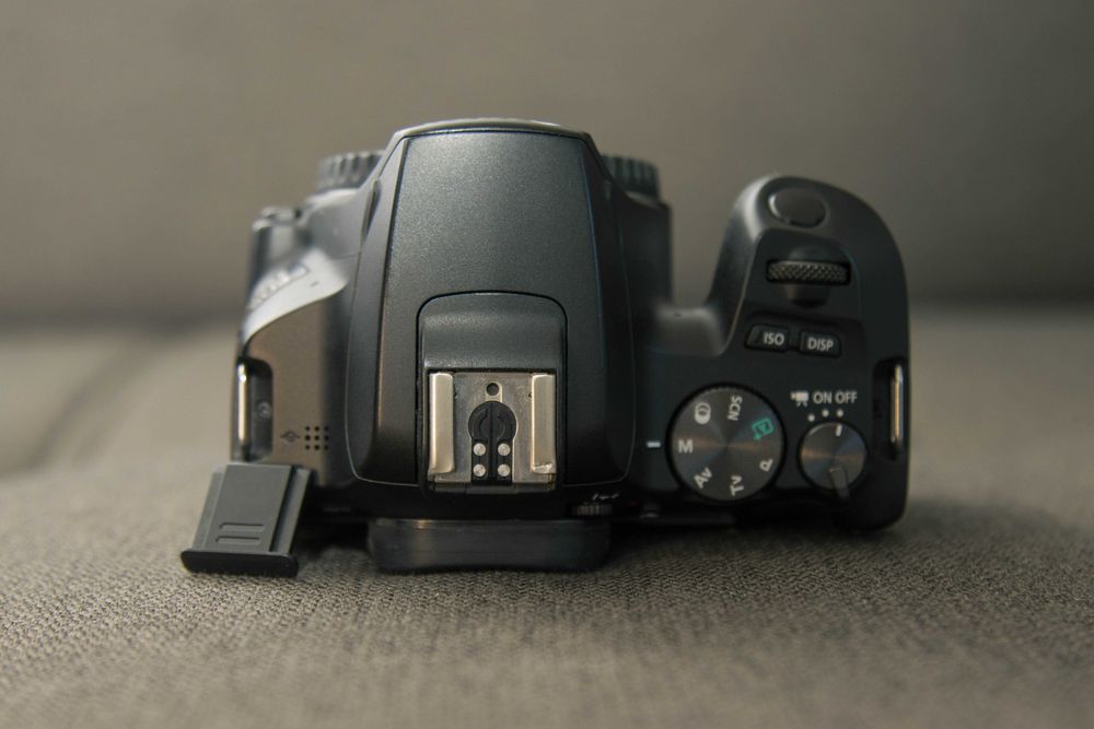 Canon 250D full kit + kit lens + Tamron 70-300mm