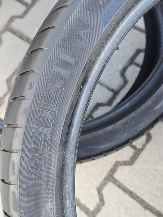 245 35 20 vredestein