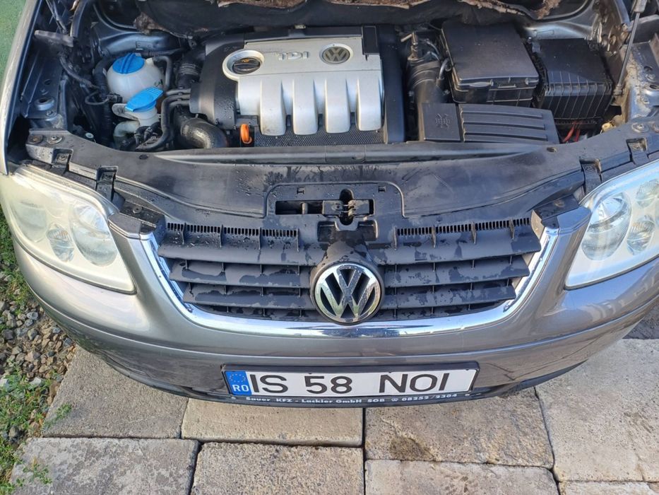 Autoturism vw Touran motor 1968...140.cai an 2006 mașina este intretin