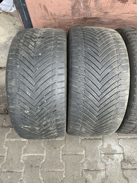 Cauciucuri iarna 2 buc 255 35 19 si 2 buc 235 35la 100 ron buc an 2019