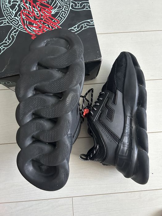 Versace chain reaction