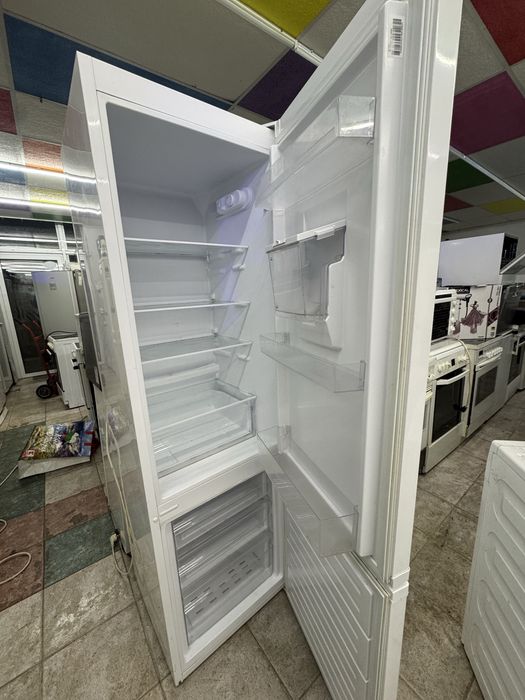 Хладилник със диспесър finlux