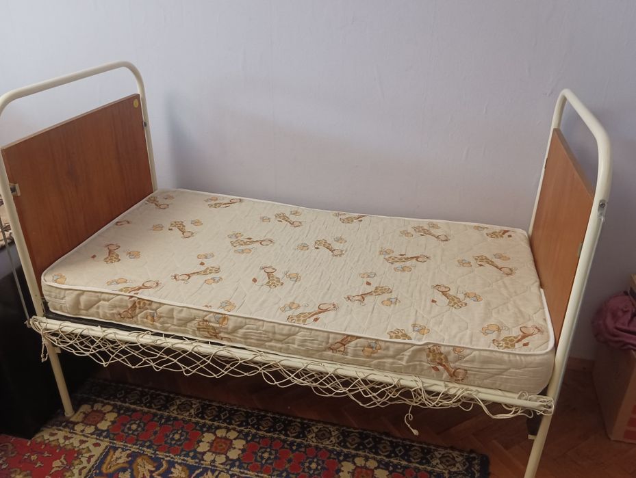 Детско легло  с дървени табли