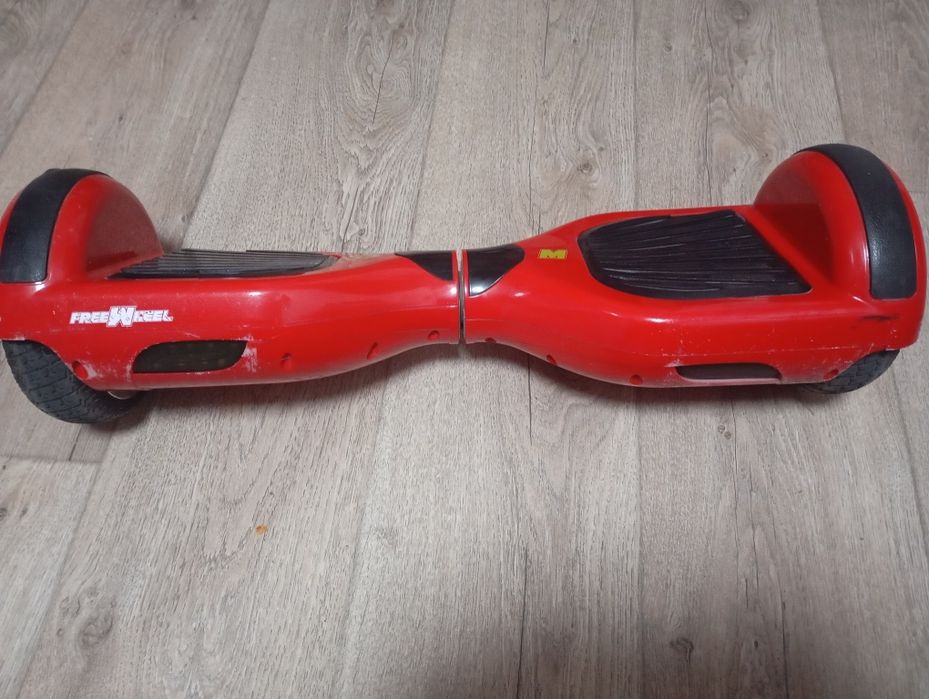 Vând Hoverboard roșu cu lumini