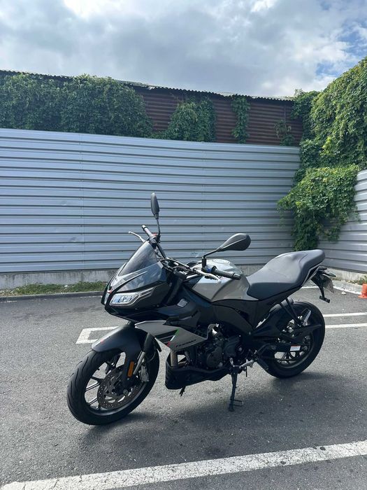 Motocicleta Aprilia Tuono 125 cc
