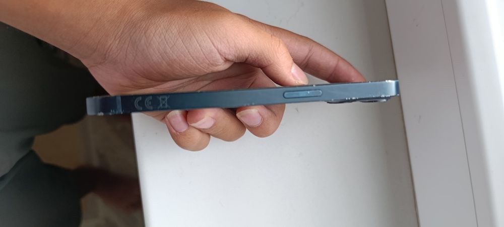iPhone 13 на запчасти / не заряжается