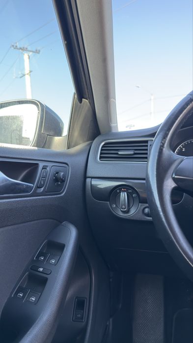 VOLKSWAGEN Jetta 2011 1.6 TDI