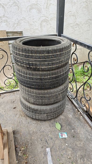 Продам покрышки 215/55 R17