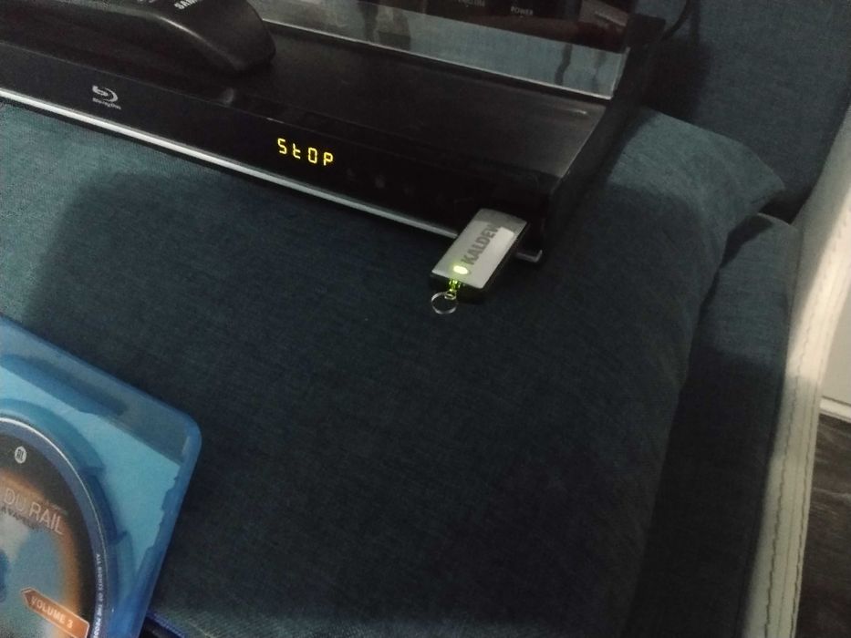 страхотен оригинален Блу Рей плеър на самсунг -перфектен