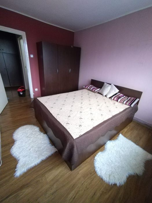 Închiriez apartament cu doua camere în Aleea Carpați