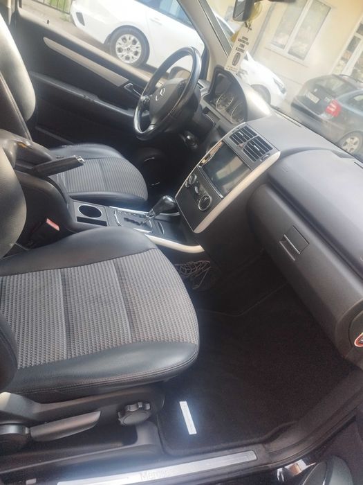 Лек автомобил Мерцедес