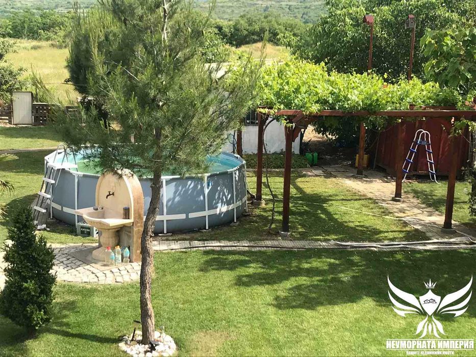 Продавам складова база, къща с постройки и парцел 7700кв в Асеновград