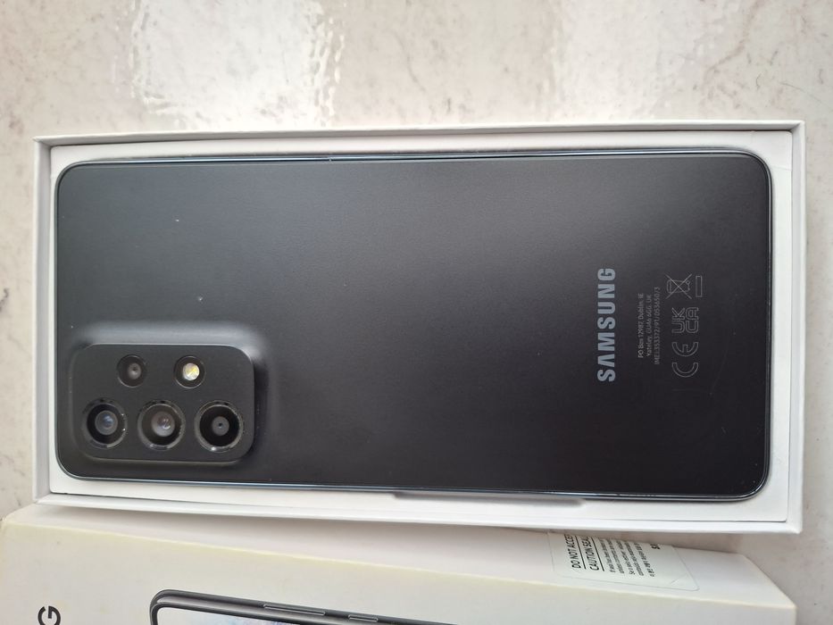 Продавам Samsung  A53.Подарък протектор,слушалки,калъф.НОВ