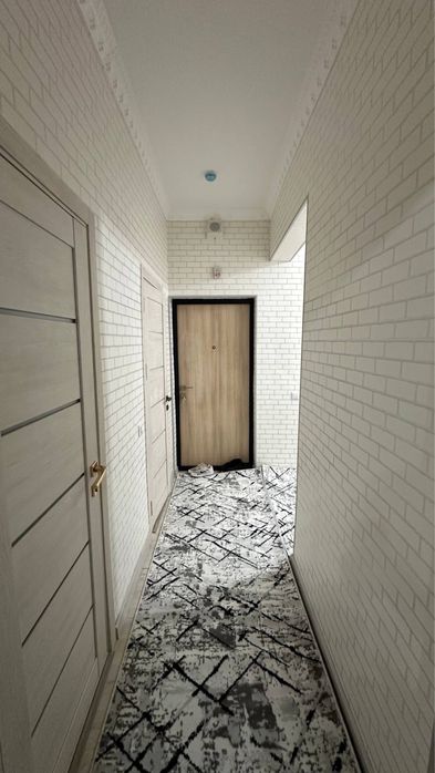 Квартира сотилади янгихает тумани 16 этажка 1- этаж 2 хонали 60 кв