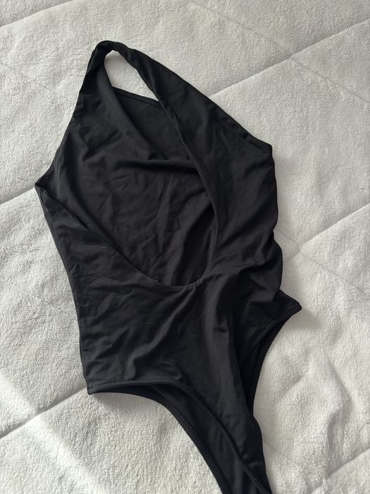 Асиметрично боди от Zara с гол гръб