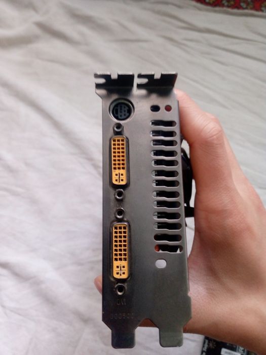 Plata va video karta