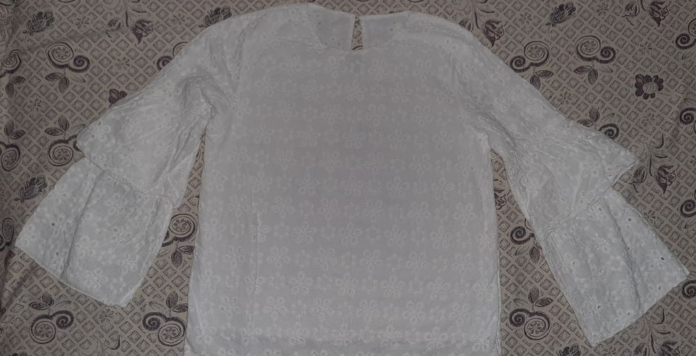 Camasa alba gen ie varsta 12 ani purtata de doua ori,impecabila