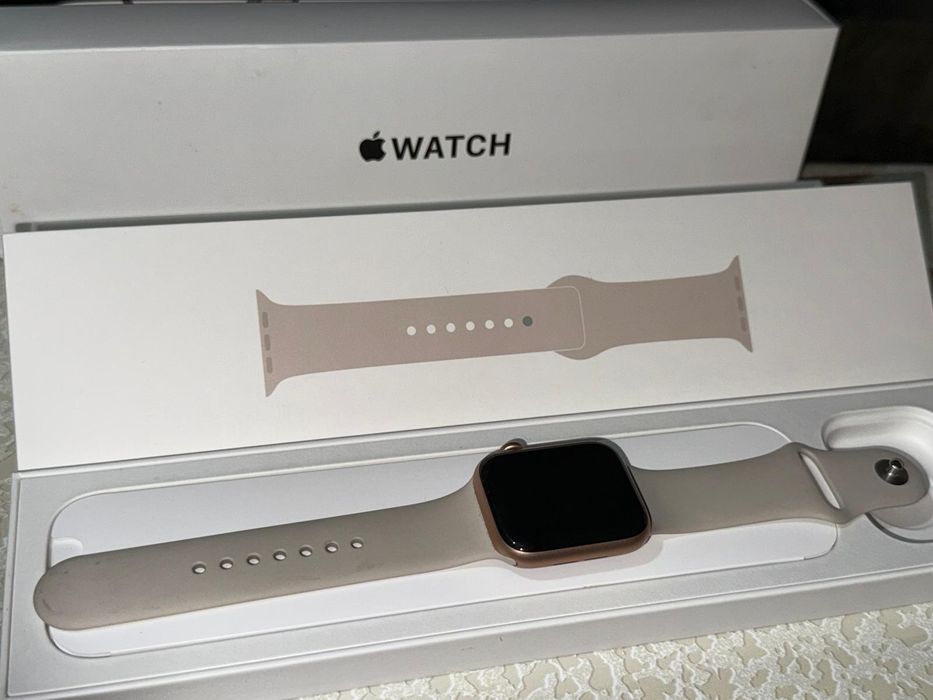 Часовник iwatch se