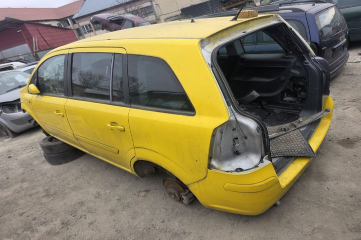Lampa / Tripla stop dreapta pe aripa Opel Zafira 2006