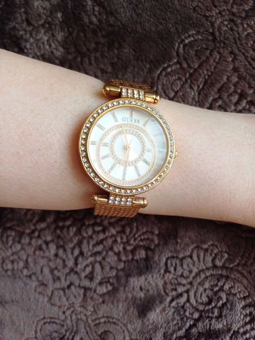 GUESS Дамски часовник - ОТЛИЧНО състояние