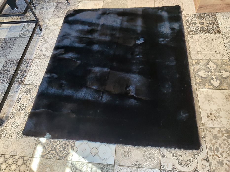 Нов плюшен черен килим