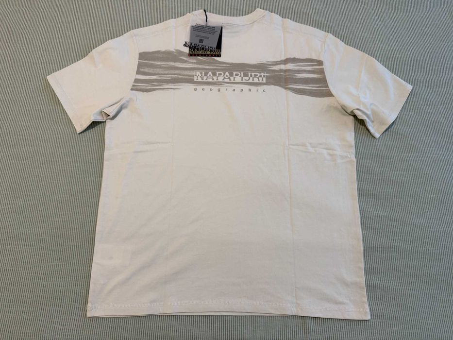 Продавам 2 нови Napapijri S-Back Graphic T-Shirts Brown XL - 25 EUR/бр., 45 EUR за двете