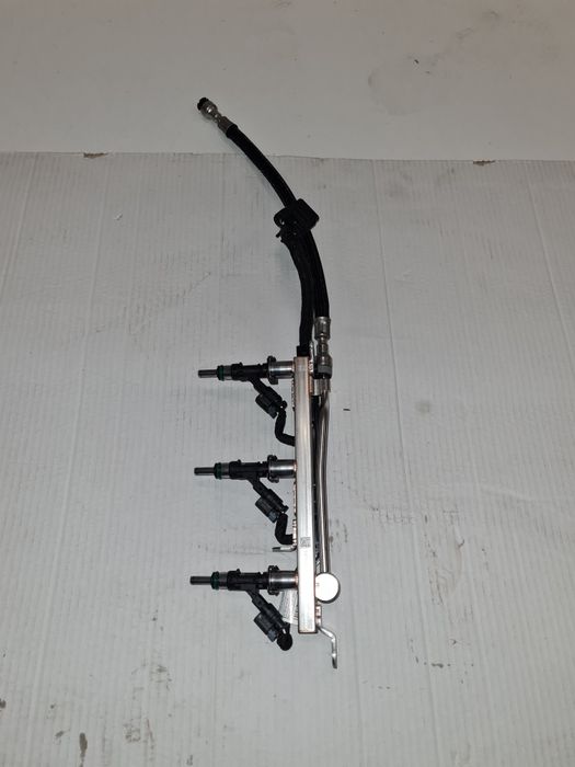 Rampa+3 Injectoare joasa  presiune BMW 1.5 benzina/ cod-8483304 OEM