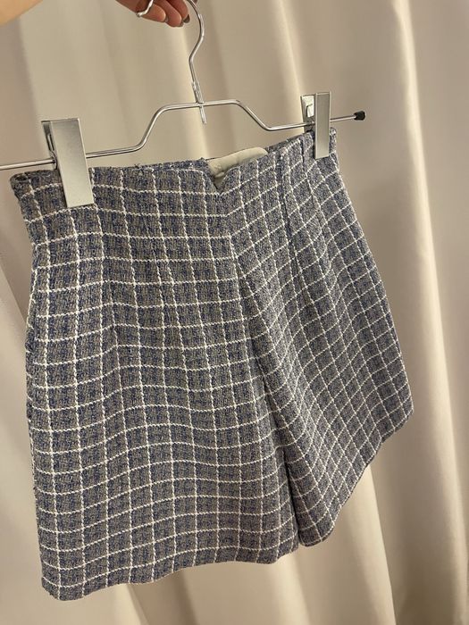 Комплект късо сако и панталонки Зара