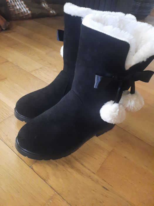 Cizme cu blana noi,mărimea 36(dar sunt bune pt.35)