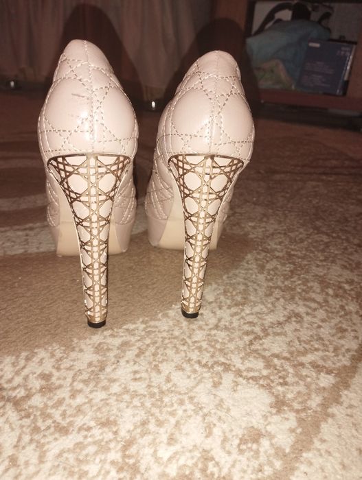 Бежевые Туфли на высоком каблуке