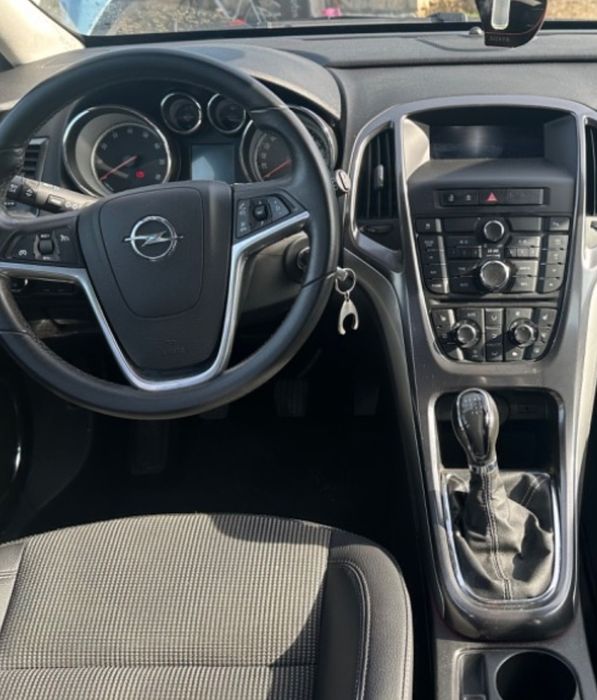 Opel Astra J 2015 | 1.6 CDTI 136 CP | Scaune electrice | Senzori |
