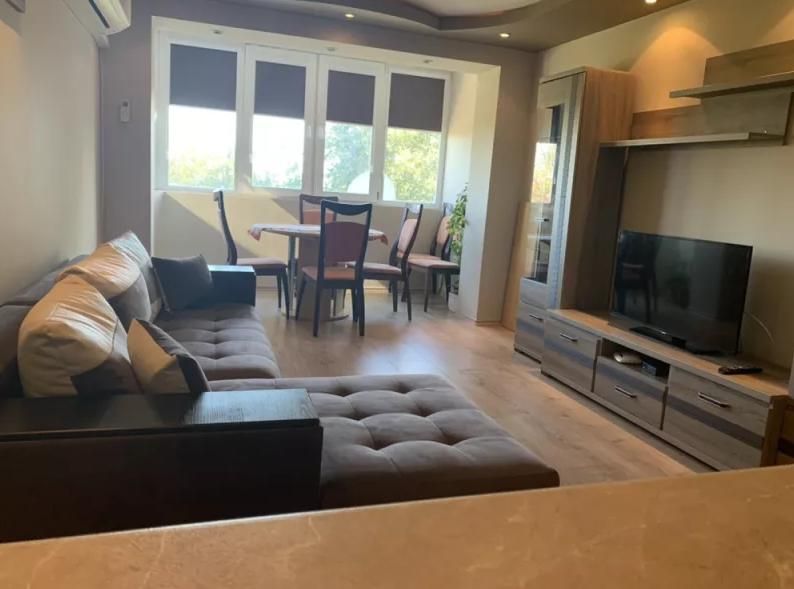 Дава се под наем Мезонет в Варна, Бриз - 137 кв.м за 1000 € - Снимка #1