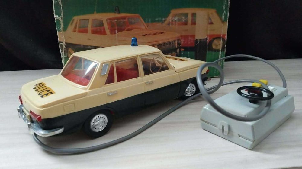 Стари играчки WARTBURG 353 DDR GDR PIKO ANKER 1/15