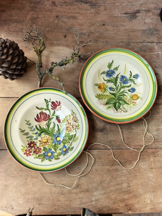 Чинии за стена..