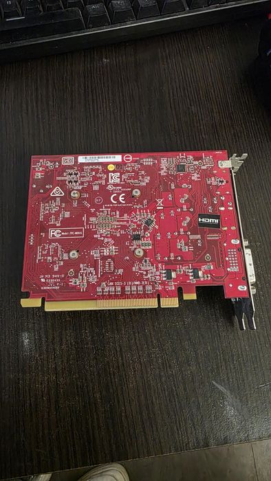 Placa video AMD GPU: Radeon R7 430 (OEM)
Memorie: de obicei 2GB DDR3