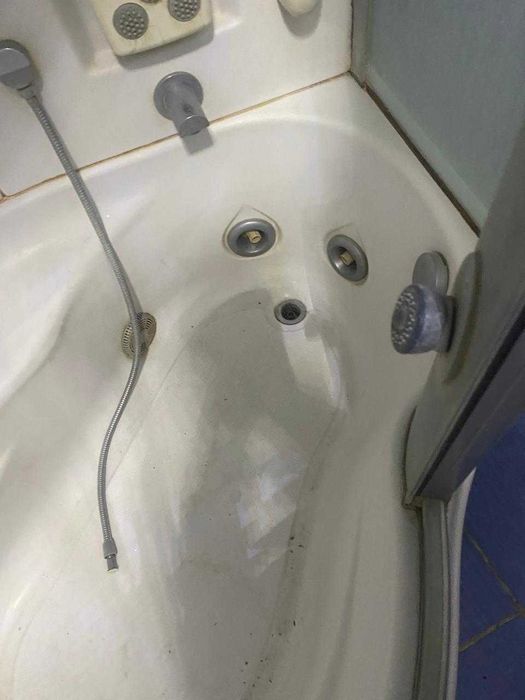 Душевая кабина с джакузи