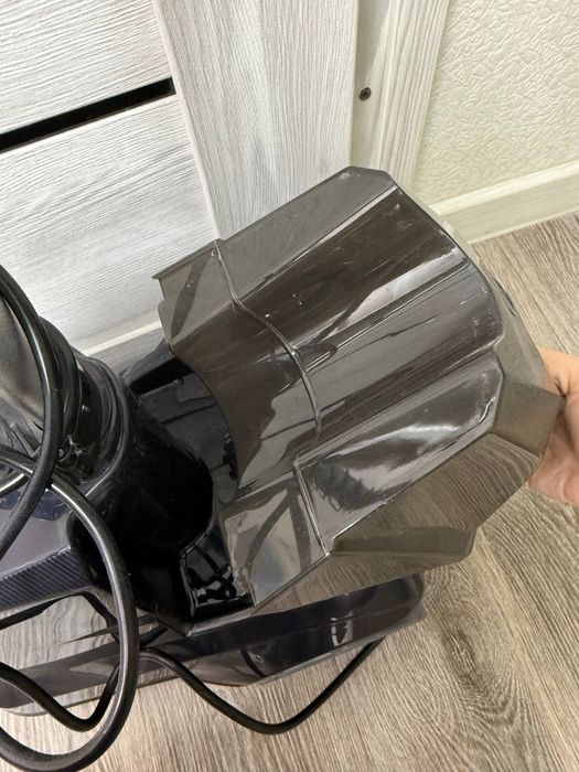 Паровой отпариватель SX3 (2200W) 
Продам вертикальный отпарив