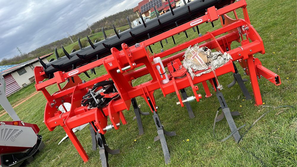 Prestari servicii agricolee cu utilaje profi , Tocat etc