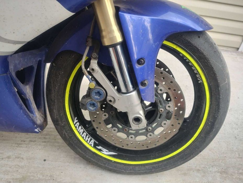 Yamaha YZF-R1 на части