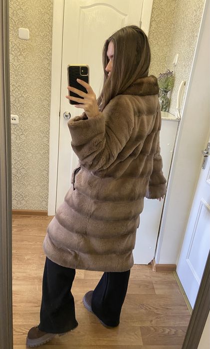 Шуба 42 р (бобрик)