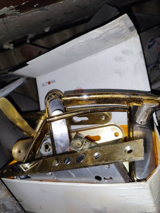 Продам дверные ручки